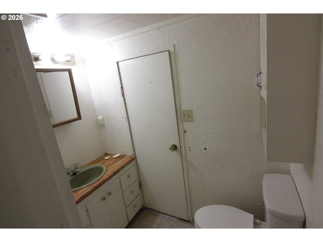 803 S 5TH Ave, Kelso, WA 98626