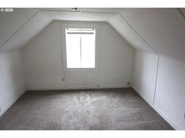 803 S 5TH Ave, Kelso, WA 98626