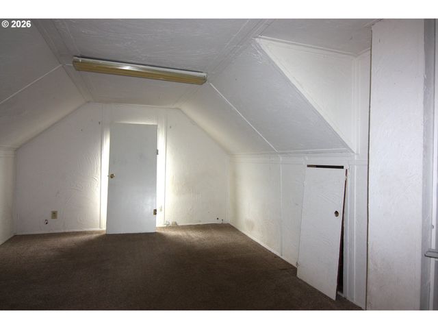 803 S 5TH Ave, Kelso, WA 98626