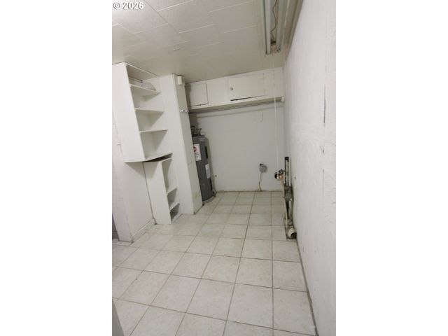 803 S 5TH Ave, Kelso, WA 98626