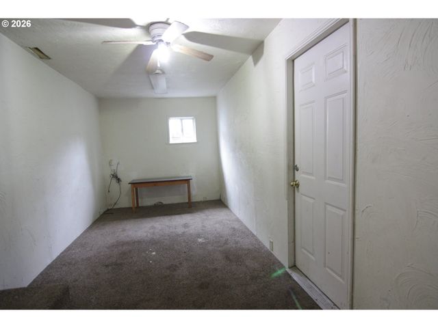 803 S 5TH Ave, Kelso, WA 98626