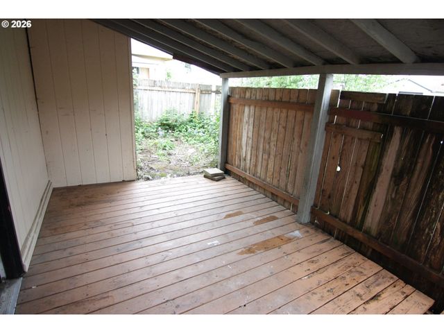 803 S 5TH Ave, Kelso, WA 98626