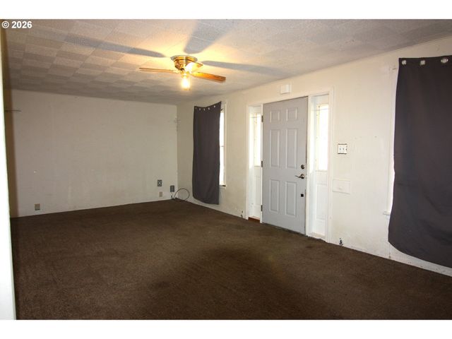 803 S 5TH Ave, Kelso, WA 98626
