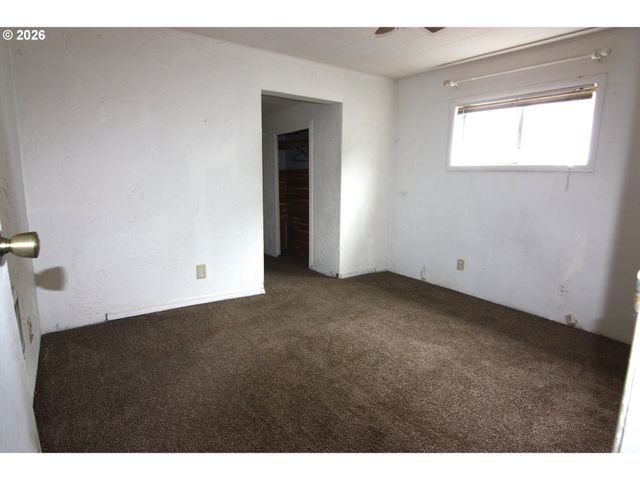 803 S 5TH Ave, Kelso, WA 98626