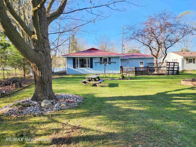 2067 W Midland Road, Williams Twp, MI 48611