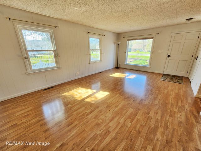 2067 W Midland Road, Williams Twp, MI 48611