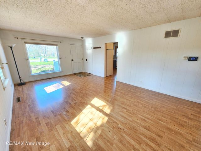 2067 W Midland Road, Williams Twp, MI 48611