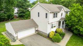 41 CIRCLE DR, Paramus, NJ 07652
