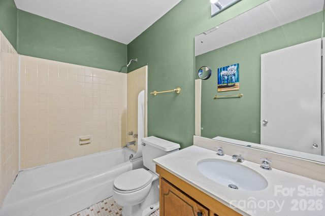 1231 Archdale Drive F, Charlotte, NC 28217