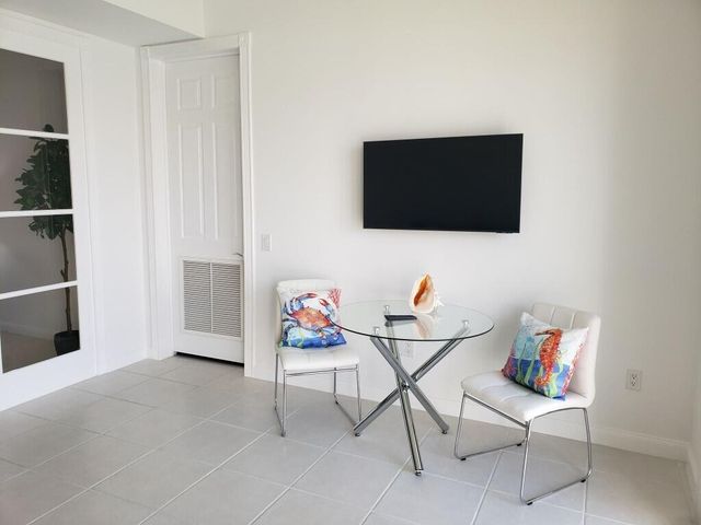 10 HARBOUR ISLE Drive E 204, Fort Pierce, FL 34949