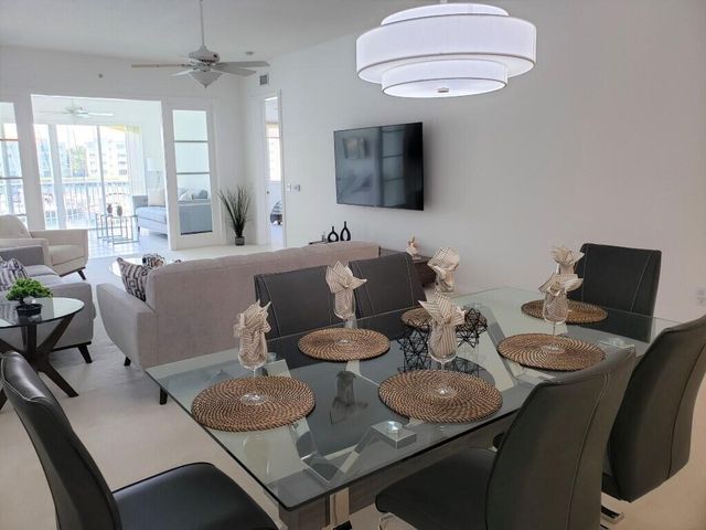 10 HARBOUR ISLE Drive E 204, Fort Pierce, FL 34949