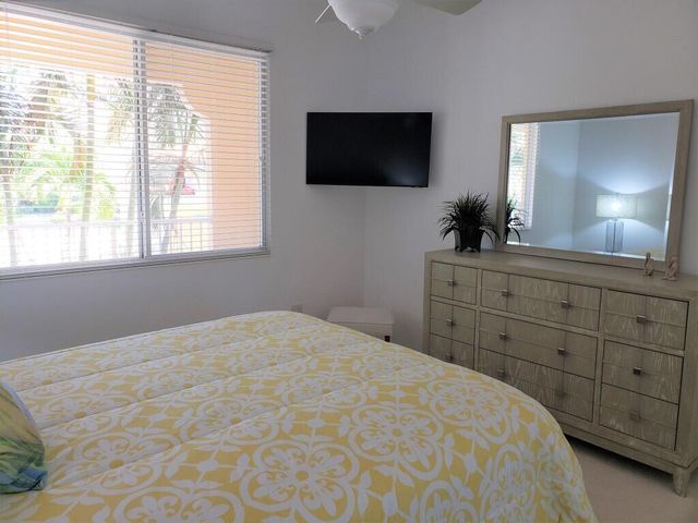 10 HARBOUR ISLE Drive E 204, Fort Pierce, FL 34949