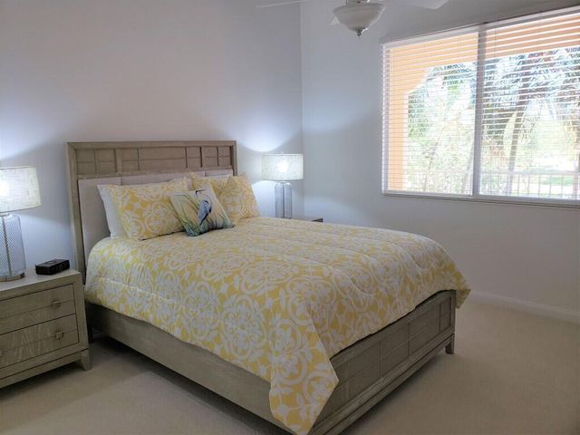 10 HARBOUR ISLE Drive E 204, Fort Pierce, FL 34949
