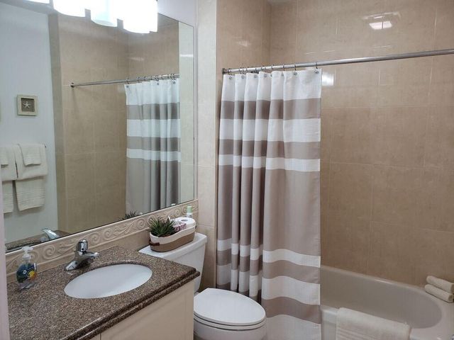 10 HARBOUR ISLE Drive E 204, Fort Pierce, FL 34949
