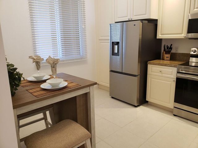 10 HARBOUR ISLE Drive E 204, Fort Pierce, FL 34949