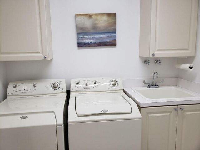 10 HARBOUR ISLE Drive E 204, Fort Pierce, FL 34949