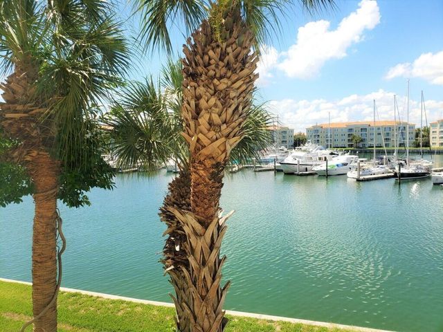 10 HARBOUR ISLE Drive E 204, Fort Pierce, FL 34949