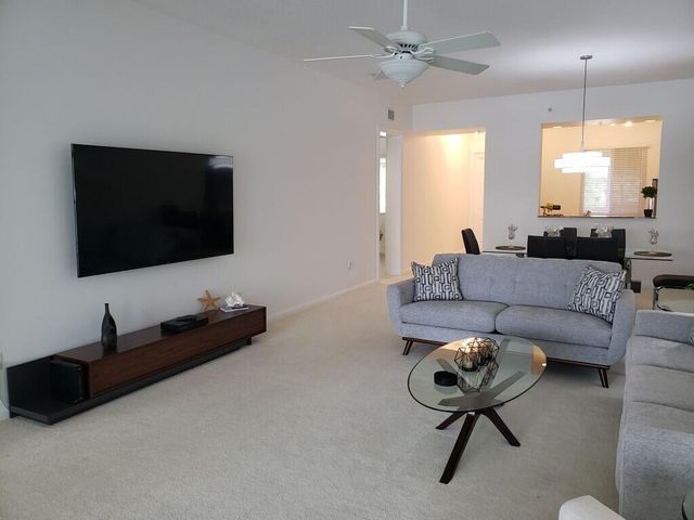 10 HARBOUR ISLE Drive E 204, Fort Pierce, FL 34949