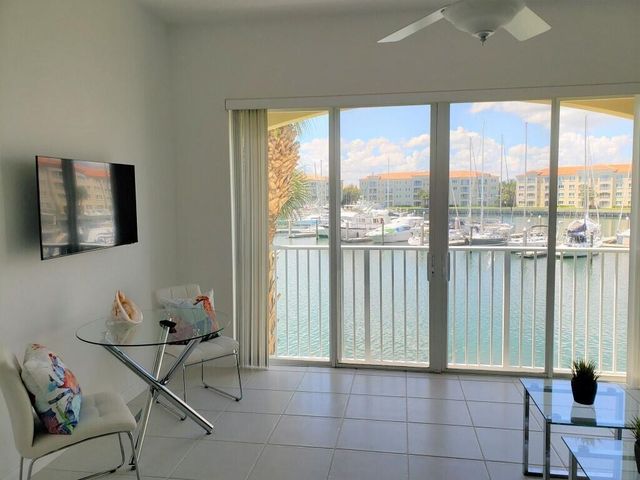 10 HARBOUR ISLE Drive E 204, Fort Pierce, FL 34949