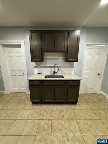 103 9th Street, Newark, NJ 07107