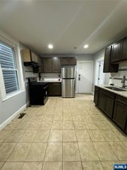 103 9th Street, Newark, NJ 07107