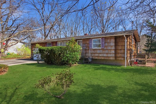 30 Lodge Lane, East Setauket, NY 11733