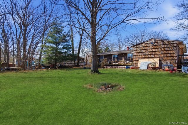 30 Lodge Lane, East Setauket, NY 11733