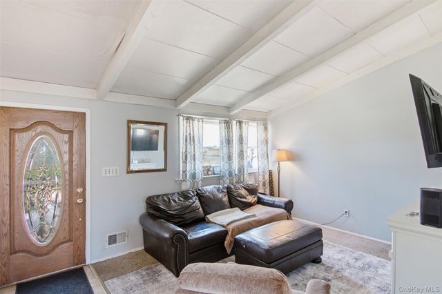 30 Lodge Lane, East Setauket, NY 11733
