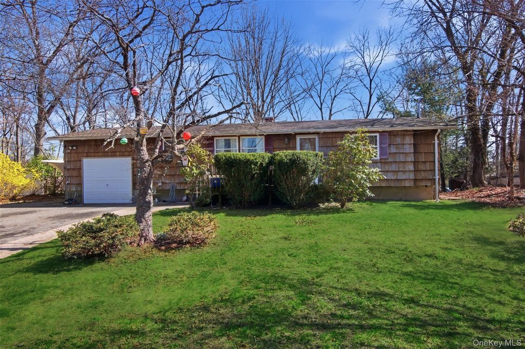 30 Lodge Lane, East Setauket, NY 11733