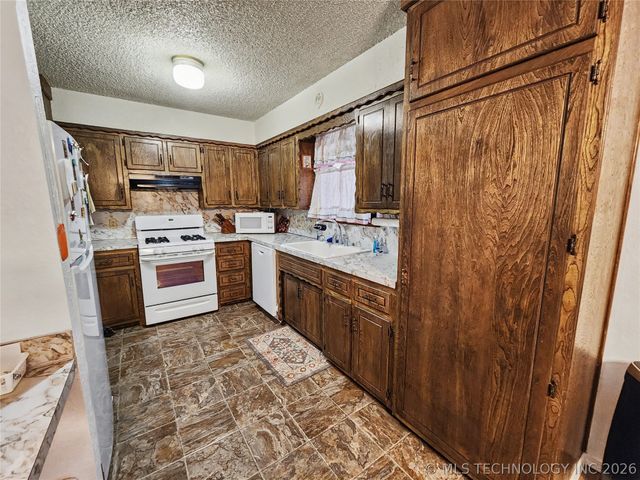 32128 S Hickory Drive, Cookson, OK 74427
