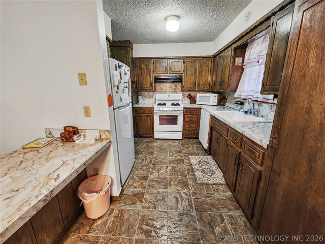 32128 S Hickory Drive, Cookson, OK 74427