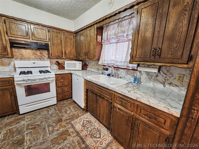 32128 S Hickory Drive, Cookson, OK 74427