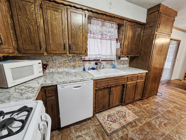 32128 S Hickory Drive, Cookson, OK 74427