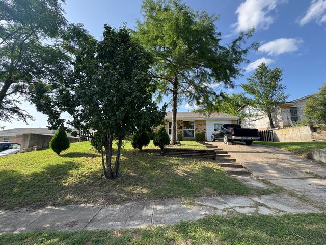 755 Botany Bay Drive, Dallas, TX 75211