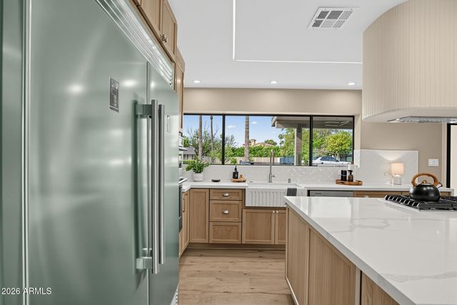 7827 N 4TH Place, Phoenix, AZ 85020