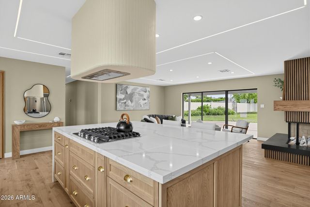 7827 N 4TH Place, Phoenix, AZ 85020