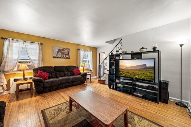 204 N WOODLAWN AVE, Aldan, PA 19018