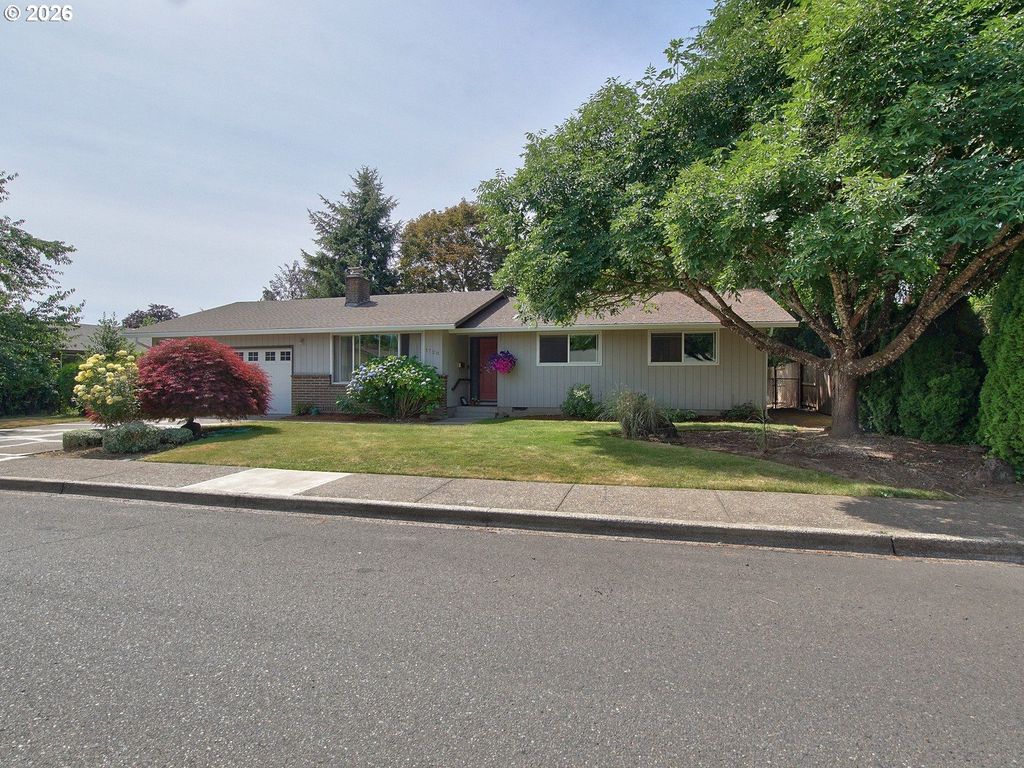 Image 1 of property listing at 1728 Ne 19TH St, Mc Minnville, OR 97128