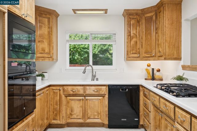 4319 Pembroke Dr, Concord, CA 94521