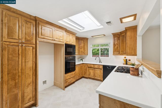 4319 Pembroke Dr, Concord, CA 94521