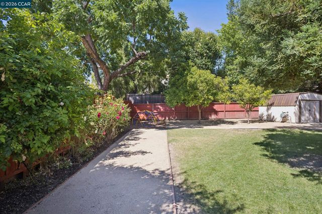 4319 Pembroke Dr, Concord, CA 94521