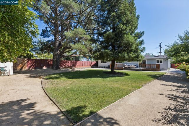 4319 Pembroke Dr, Concord, CA 94521
