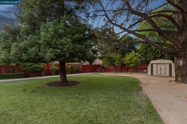 4319 Pembroke Dr, Concord, CA 94521