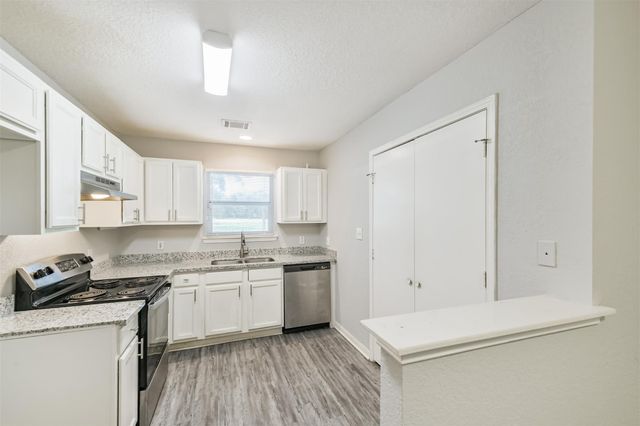 617 Avenue I, Conroe, TX 77301