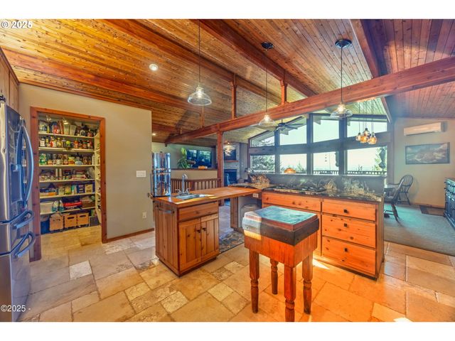 7667 Ne PARK Ln, Otis, OR 97368