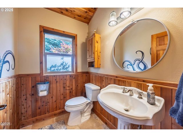 7667 Ne PARK Ln, Otis, OR 97368