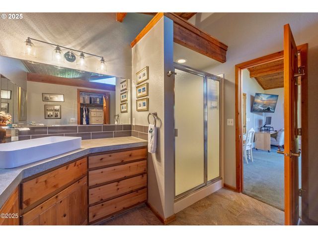 7667 Ne PARK Ln, Otis, OR 97368