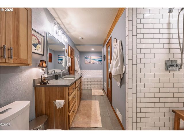 7667 Ne PARK Ln, Otis, OR 97368