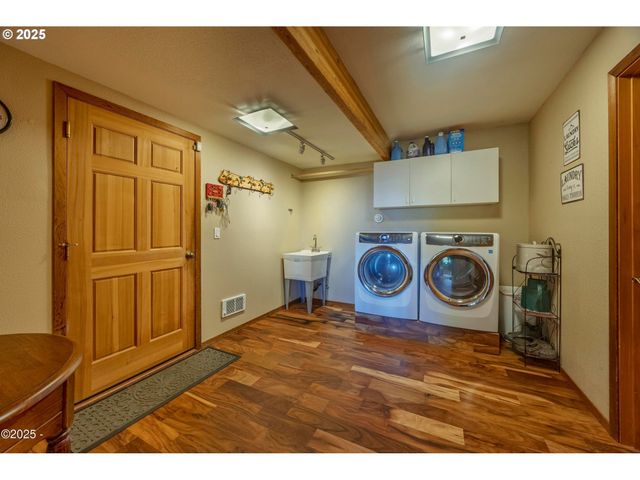 7667 Ne PARK Ln, Otis, OR 97368