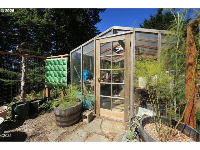 7667 Ne PARK Ln, Otis, OR 97368